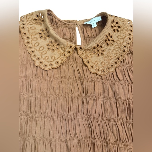 MINE. TAN EYELET CROCHET PeterPan Collar SMOCKED TOP Size Small - Picture 7 of 10